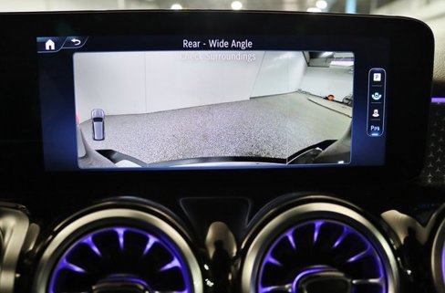 Used 2025 Mercedes-Benz GLB 250 4MATIC image 8