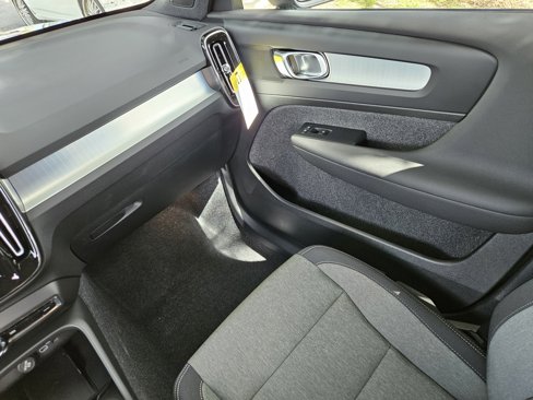 New 2026 Volvo XC40 B5 Core image 17