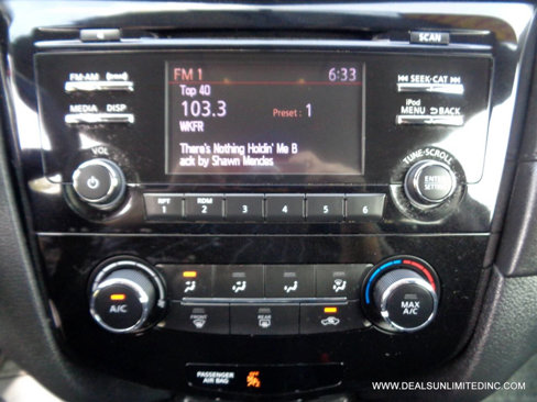 Used 2017 Nissan Rogue SV image 11