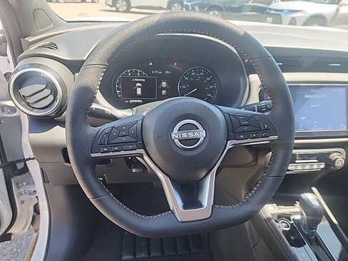 New 2024 Nissan Kicks SR image 13