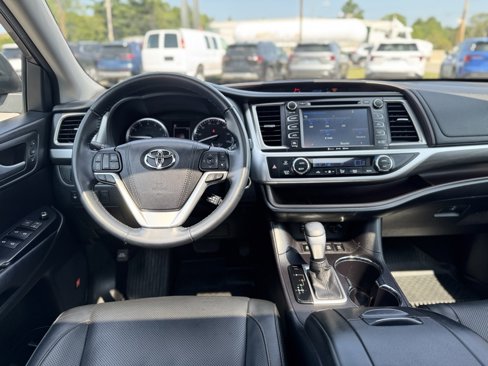 Used 2018 Toyota Highlander Limited image 13