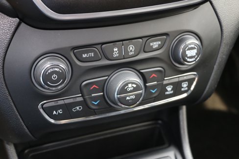 Used 2019 Jeep Cherokee Trailhawk image 21