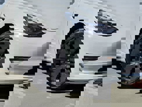 Used 2021 Tesla Model 3 Standard Range image 4