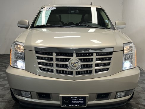 Used 2012 Cadillac Escalade Luxury image 2