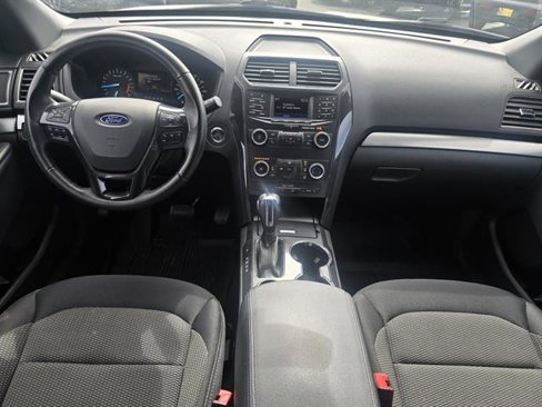 Used 2019 Ford Explorer XLT image 8