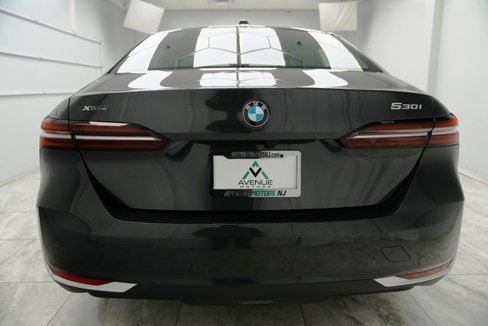 Used 2024 BMW 530i xDrive w/ Premium Package image 8