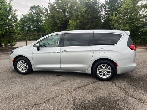 Used 2023 Chrysler Voyager LX image 8