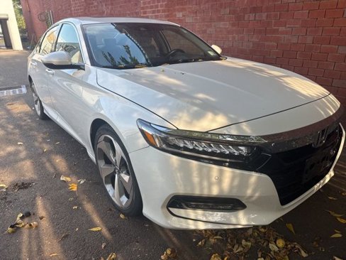 Used 2018 Honda Accord Touring image 1