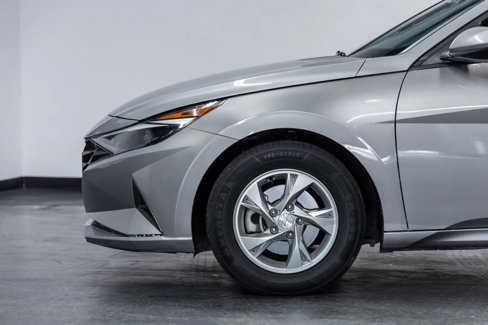 Used 2023 Hyundai Elantra SE image 11