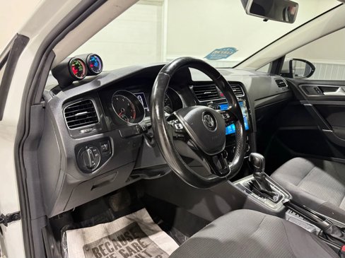Used 2019 Volkswagen Golf S image 11
