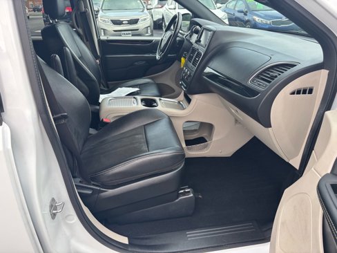 Used 2019 Dodge Grand Caravan SXT image 18