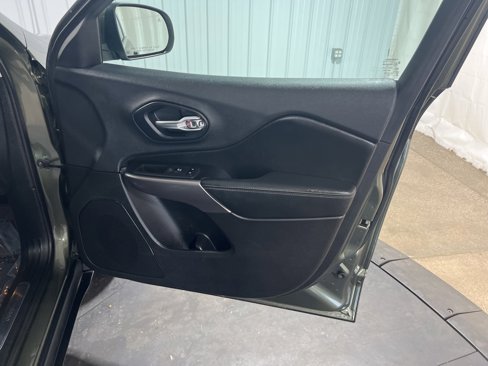 Used 2019 Jeep Cherokee Limited w/ Luxury Group image 21