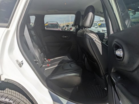 Used 2019 Jeep Cherokee Latitude Plus image 18