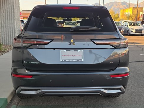 New 2025 Mitsubishi Outlander SE image 3