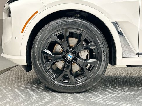 Used 2024 BMW X7 xDrive40i w/ Parking Assistance Package image 5