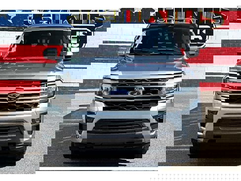 Used 2023 Ford Expedition Max XLT image 3