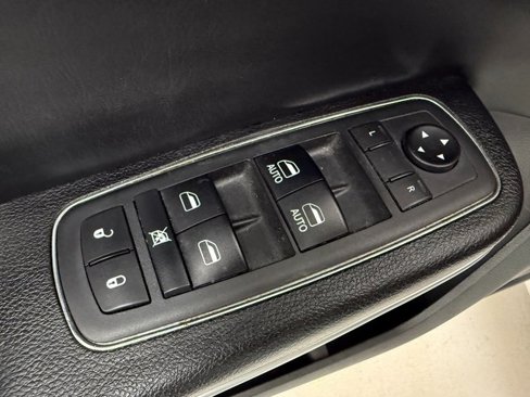 Used 2019 Chrysler 300 Limited image 27