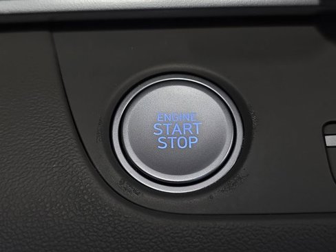 Certified 2024 Hyundai Elantra SEL image 24