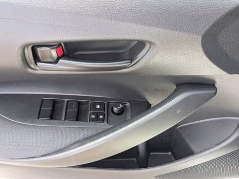 Used 2022 Toyota Corolla LE image 18