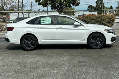 New 2024 Volkswagen Jetta SE image 3