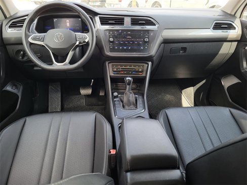 Used 2022 Volkswagen Tiguan SE w/ Panoramic Sunroof Package image 28