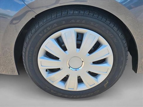 Used 2017 Toyota Corolla LE image 21