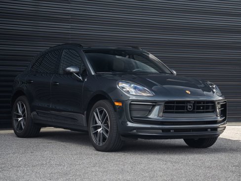 Certified 2025 Porsche Macan image 7