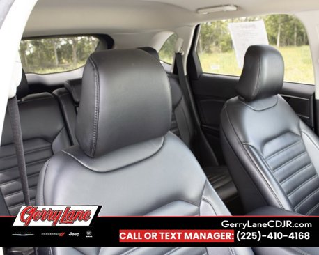 Used 2023 Ford Edge SEL image 16