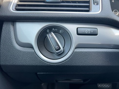 Used 2013 Volkswagen Passat Wolfsburg Edition image 30