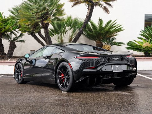 Used 2024 McLaren Artura image 18