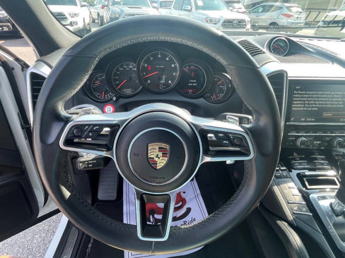 Used 2016 Porsche Cayenne image 16