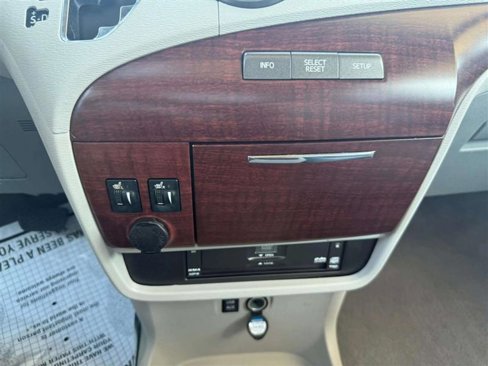Used 2011 Toyota Sienna Limited image 32