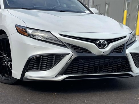 Used 2021 Toyota Camry XSE image 2