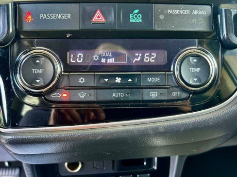 Used 2018 Mitsubishi Outlander SE image 15