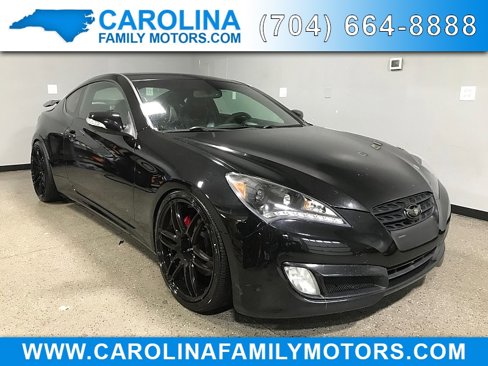 Used 2012 Hyundai Genesis 3.8 image 1