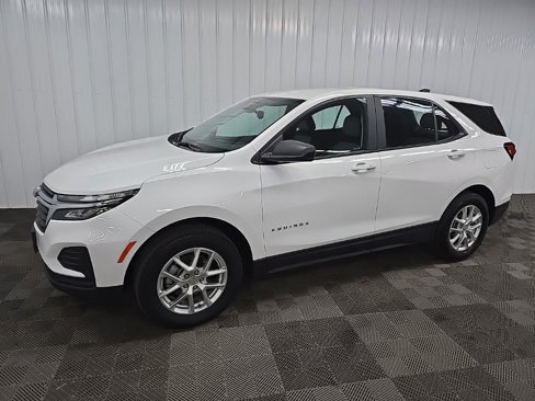Used 2022 Chevrolet Equinox LS image 6