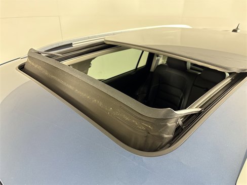 Used 2018 Volkswagen Tiguan SEL Premium image 22