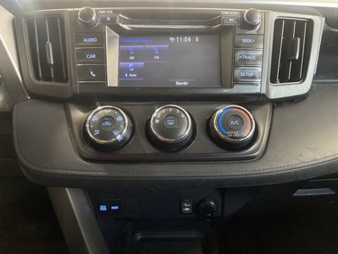 Used 2018 Toyota RAV4 LE image 7