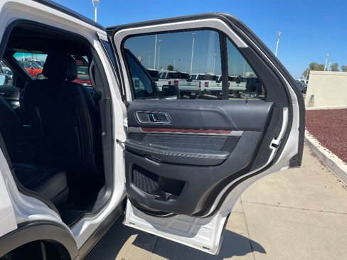 Used 2017 Ford Explorer Platinum image 27