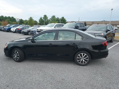 Used 2017 Volkswagen Jetta SE image 8