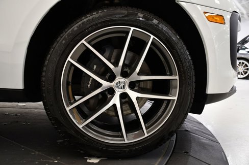 Used 2025 Porsche Macan image 19