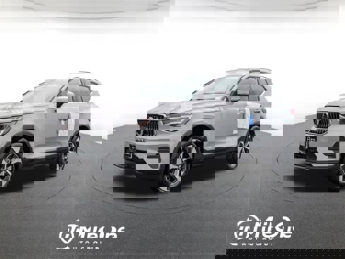 Certified 2025 Volvo XC40 B5 Core w/ Protection Package Premier image 1