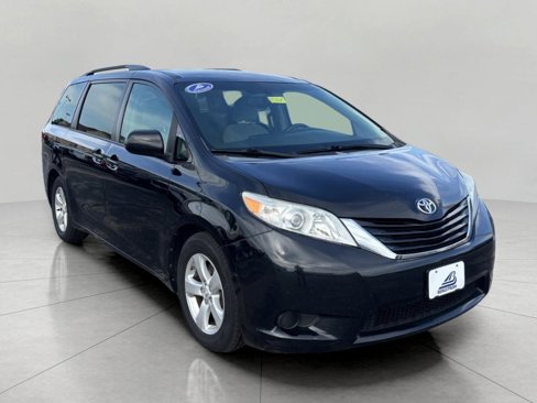 Used 2015 Toyota Sienna LE image 1