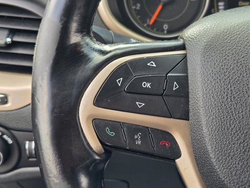 Used 2016 Jeep Cherokee Latitude w/ Safety/Convenience Group image 28