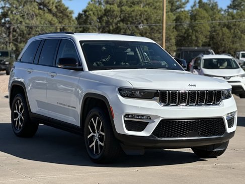 Used 2023 Jeep Grand Cherokee Limited image 1