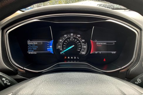 Used 2017 Ford Fusion SE w/ Fusion SE Technology Package image 19