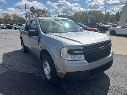 Used 2022 Ford Maverick XL image 2