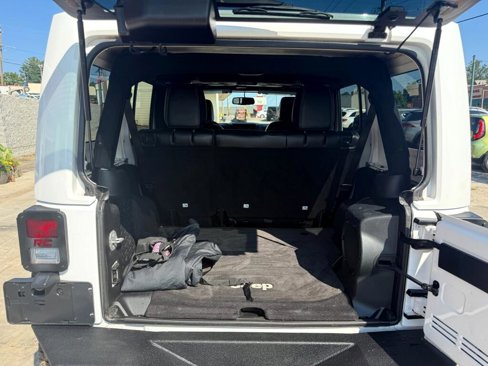 Used 2014 Jeep Wrangler Unlimited Sahara image 11