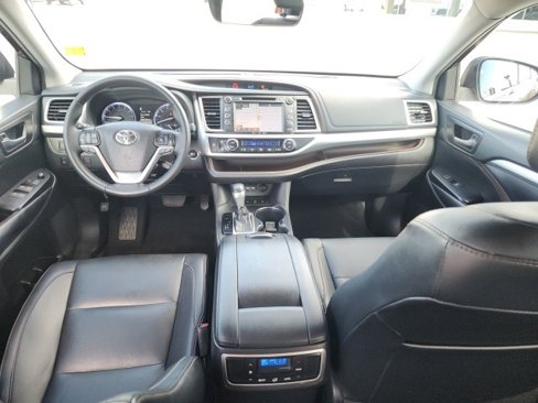 Used 2019 Toyota Highlander XLE image 17