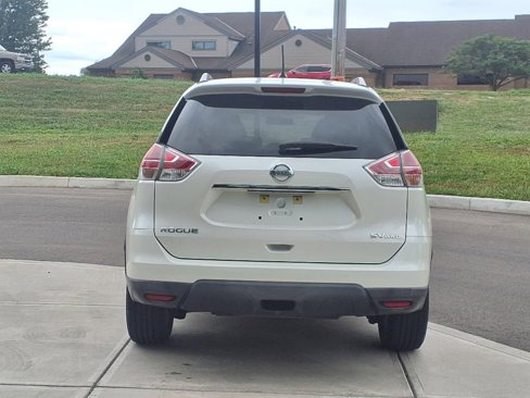 Used 2016 Nissan Rogue SV w/ SV Premium Package image 5